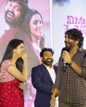 Roopa Koduvayur Instagram - Nag sir u have made our day a memorable one with ur charismatic presence..!! Thanku audience for the response for Mr pregnant trailer 🫃🏻👶🏻we assure u that we gonna deliver a worth watching film on august 18 ..👨‍🍼 
Wearing @bhargavi.amirineni ♥️
#mrpregnant
@srinivasvinjanampati 
@appi.reddy 
@mic_movies 
@ravisajjala 
@abhishekreddy2222 
@nizarshafi 
@sravanbharadwajmusic
@prawinpudi