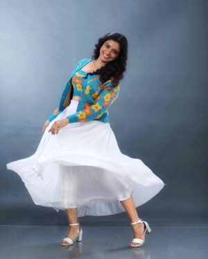 Roopa Koduvayur Instagram - #october 💙🧡🤍💛
Styled by @rashmitha_reddy_junna