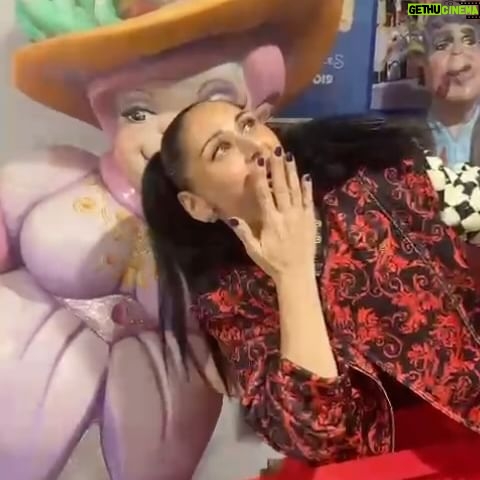 Rosa López Instagram - Mirad que preciosidad que tenían en Sueca, en la junta fallera 😍 Vaya maravilla las fallas y vaya maravilla VALENCIA!! ❤️