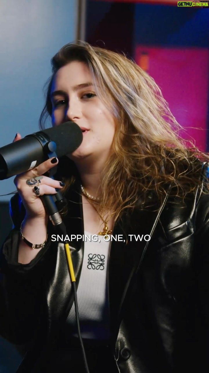 Rosa Linn - 13.1K Likes - This song hits different live🤩
Song: “Snap” by @rosalinnmusic
Filmed at @apexartsstudios and directed by @timjck 🎥
Discover new artists, playlists, and more - follow @ontout 🎶