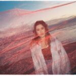 Rosa Linn Instagram - We wrote “Universe” on feb 24th last year. I was freshly in love with someone who was very much unavailable. And all I thought about on my way to the studio was: “If I met this person under a totally different circumstances … we would be together for life?” don’t know if alternate realities are real, but I create them in my mind all the time. 📸 @carlyjeansharp