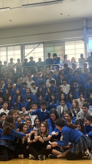 Rosa Linn Instagram - My only goal visiting Armenian schools is to inspire the kids to dream big. Cause dreamers make the change and we need them more than ever! 🇦🇲🤍
@pilibos_school