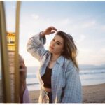 Rosa Linn Instagram - We wrote “Universe” on feb 24th last year. I was freshly in love with someone who was very much unavailable. And all I thought about on my way to the studio was: “If I met this person under a totally different circumstances … we would be together for life?” don’t know if alternate realities are real, but I create them in my mind all the time. 📸 @carlyjeansharp