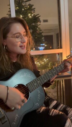 Rosa Linn Instagram - Merry Christmas, people!!! 
I’ll have another one on Jan 6th. The more the merrier.