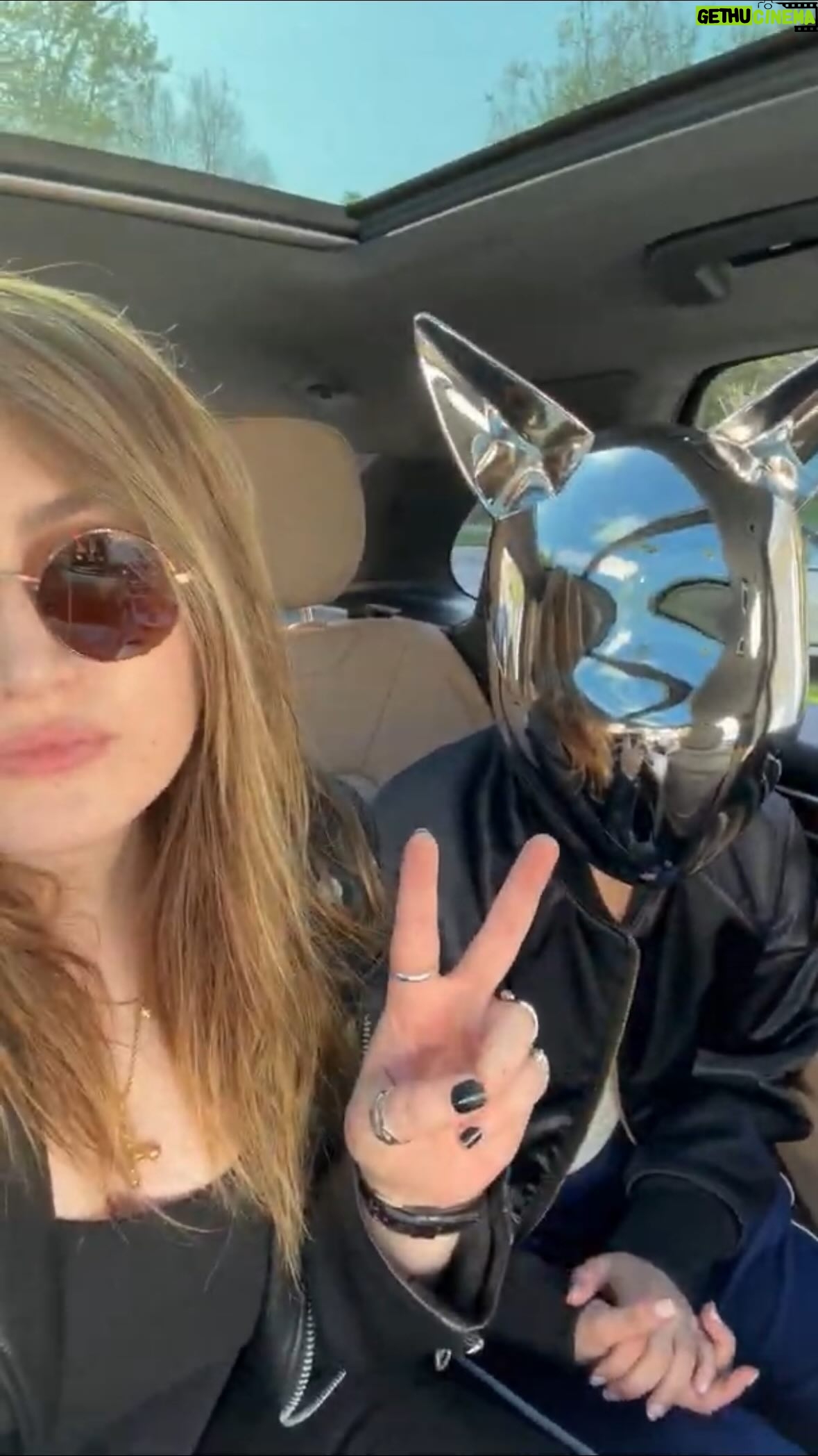 Rosa Linn Instagram - “UNIVERSE” remix by @wearegalantis out on April 19th!!!!!