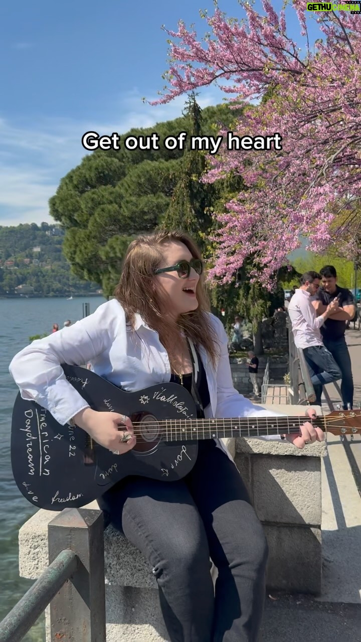 Rosa Linn - 8.8K Likes - Singing “SNAP” with an Italian bella in Como!!!