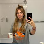 Rosalie Vaillancourt Instagram - Je porte maintenant des lunettes et c’est devenu mon seul trait de personnalité depuis 24 heures