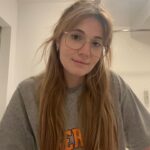 Rosalie Vaillancourt Instagram - Je porte maintenant des lunettes et c’est devenu mon seul trait de personnalité depuis 24 heures