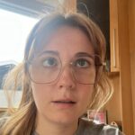 Rosalie Vaillancourt Instagram - Je porte maintenant des lunettes et c’est devenu mon seul trait de personnalité depuis 24 heures