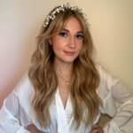Rosalie Vaillancourt Instagram - En attendant mes photos de mariage, voici mon look, cadeau de mon ami @etiberger . Un maquilleur gentil et drôle, qui est devenu un ami qui me connaît assez pour deviner si j’ai pris ma médication ou pas.