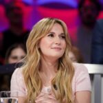 Rosalie Vaillancourt Instagram – Ma soirée télé hier dans la jungle et dans un studio! Merci à @off_tlmep pour l’invitation pour parler de mon spectacle MiLF en tournée partout au Québec. 
Stylisme: @vangiroux 
CCM: @etiberger
Photo: @kaduf