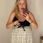 Rosalie Vaillancourt Instagram – Fête des mères: cadeau de dernière minute!?
Des billets pour mon spectacle Milf! 

Par contre, attention de lui donner avec une couche parce que ça se peut qu’elle s’échappe. 

Vous pouvez aussi acheter des fleurs mais c’est super plate parce que votre mère rira pas du tout. 

Je profite de ce post 100% pub pour dire aussi bonne fête aux MILF du Québec.