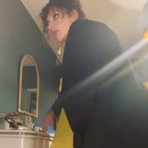 Rosaline Elbay Instagram - a) Banana costume doesn’t fit
b) put it on a friend
c) Everything Everywhere All At Once