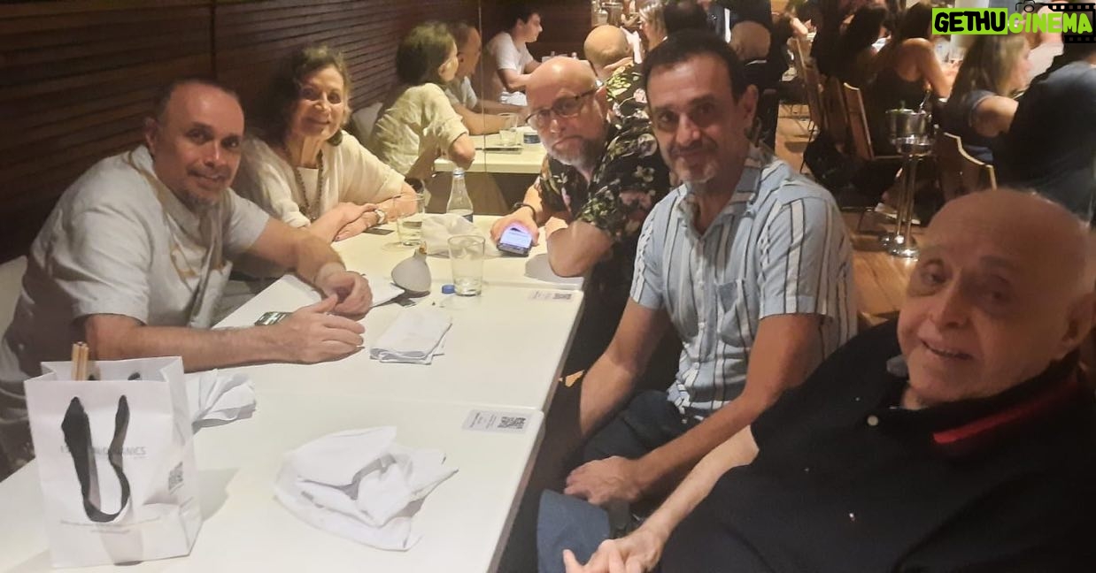 Rosamaria Murtinho Instagram - ANIVERSÁRIO DO MEU QUERIDO FILHO RODRIGO,FAMÍLIA REUNIDA , foi dia 9/4