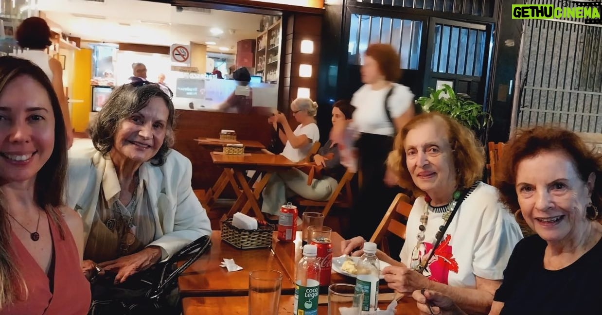 Rosamaria Murtinho Instagram - Reunião das mulheres, no Talho para um lanche nosso grupo do Chronos Cursos do Leblon