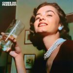 Rosamaria Murtinho Instagram - Rosamaria Murtinho - Carreira Voltando ao Brasil, começou a trabalhar na televisão, ao mesmo tempo em que fazia teatro, com o Teatro dos Sete, que era de Fernanda Montenegro, Fernando Torres, Sérgio Britto e outros, por volta de 1955. Participou nessa época do programa Câmera Um, de Jacy Campos, que montava todo o espetáculo usando apenas uma câmera. Depois Rosamaria foi do Rio para São Paulo, participando de grandes peças, dentre as quais O Canto da Cotovia, A Rosa Tatuada e Manequim. Foi numa dessas montagens que viria a conhecer o ator Mauro Mendonça, com quem se casou em 1959. Dependendo de seus trabalhos e dos de Mauro em televisão e teatro, a vida de Rosamaria sempre esteve entre a “terra da garoa” e a “cidade maravilhosa”. Trabalhou na TV Tupi e, contratada pela TV Excelsior, mudou-se para São Paulo, onde participou de telenovelas como A Moça que Veio de Longe, A Muralha, Sangue do Meu Sangue, Os Estranhos, entre outras. Em 1972, estreou na TV Globo, participando de O Primeiro Amor, e onde outras telenovelas de sucesso se seguiram. (Continue lendo no Wikipedia) Foto: Coleção Aplausos Info: Wikipedia Colorização: @coresdopassado1 • • • • • #mauromendonça #mauromendonçafilho #mauromendonçaerosamariamurtinho #rosamariamurtinho #rosamariamurtinho60anosdecarreira #rosamariamurtinhofc #rosamariamurtinho🌹 #rosamariamurtinhodiva #novela #novelabrasileira #teledramaturgia #memóriateledramatúrgica #colorização #colorizacao #amuralha #colorization #colorizationphotos #colorizaçãodigital #restauracaofoto #restauraçãofotografica #brasil #brazil #portugal🇵🇹 #france🇫🇷 #italy🇮🇹 #deutschland🇩🇪 #argentina🇦🇷