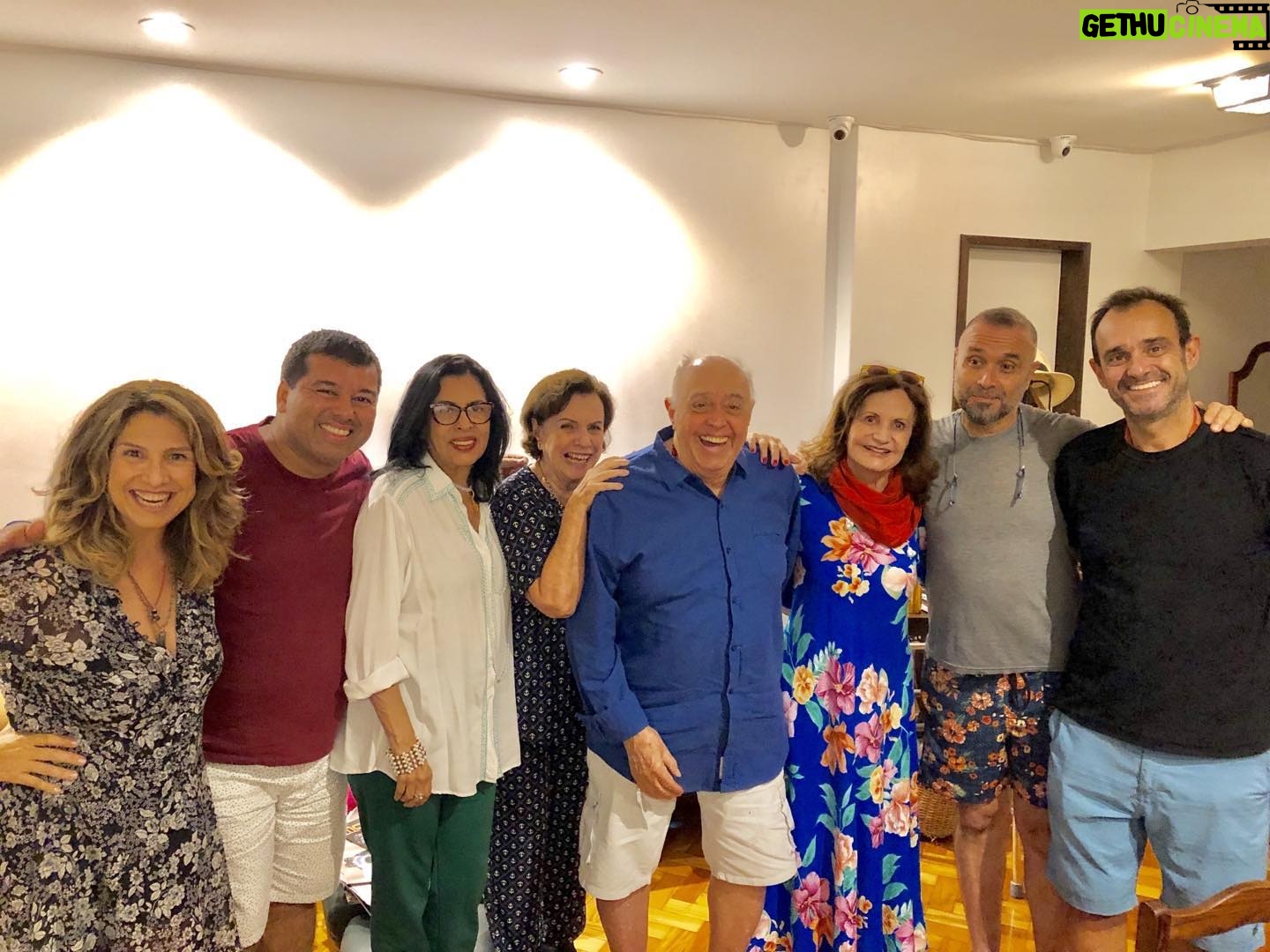 Rosamaria Murtinho Instagram - Tbt—-Leblon @veronicasabino,alexandresantos@marialuisademendonça@annabeatriz@mauromendonça@rosamariamurtinho@joãopaulomendonça@rodrigomendonça