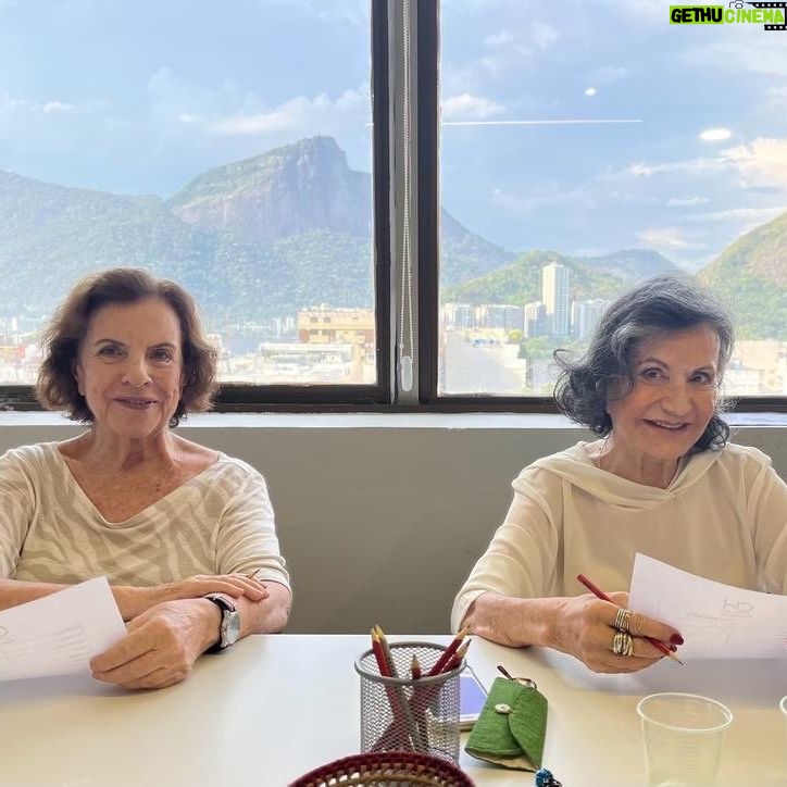 Rosamaria Murtinho Instagram - Olha eu aqui no Chronos Cursos , hoje tem presencial em Ipanema