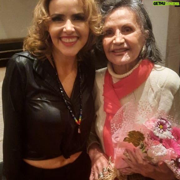 Rosamaria Murtinho Instagram - SER ARTISTA COM A BRILHANTE LEONA CAVALLI , no Teatro dos Quatro