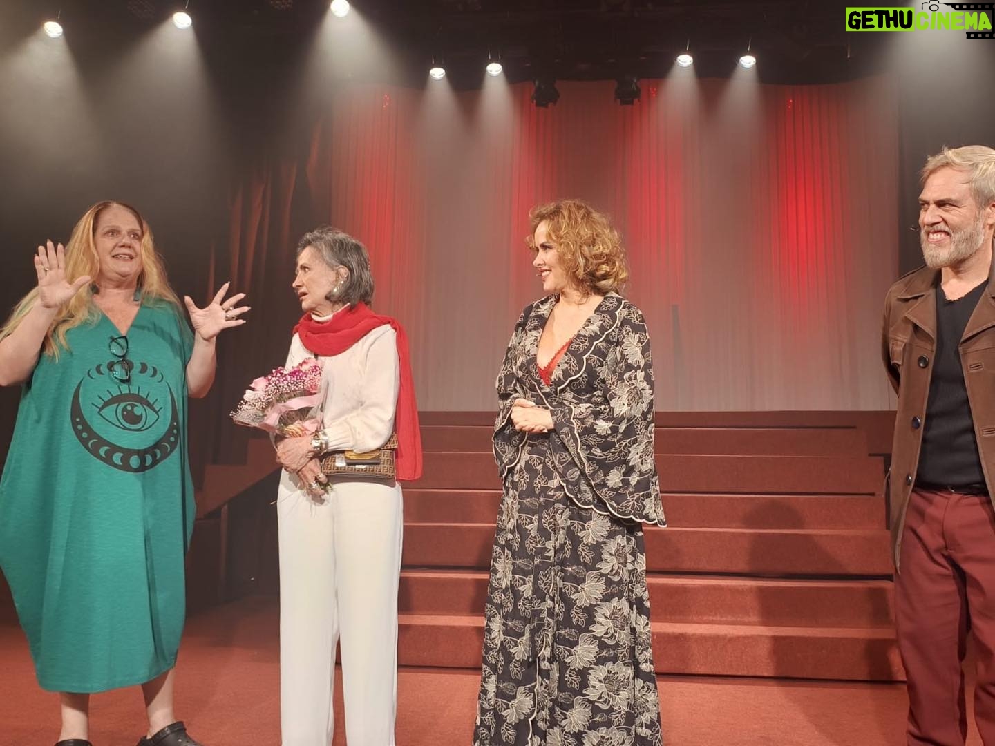 Rosamaria Murtinho Instagram - COM OS BRILHANTES ATORES LEONA CAVALLI E ANDERSON MULLER E A AUTORA DE SER ARTISTA REGIANA ANTONINI