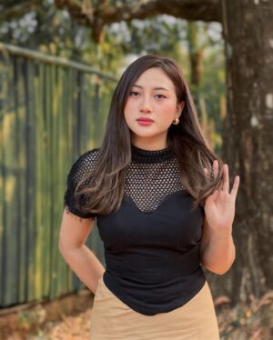 Rosangpuii Ralte Instagram - Top— @abbacy_official 🖤
Puan— @zamzo_handloom 💛
