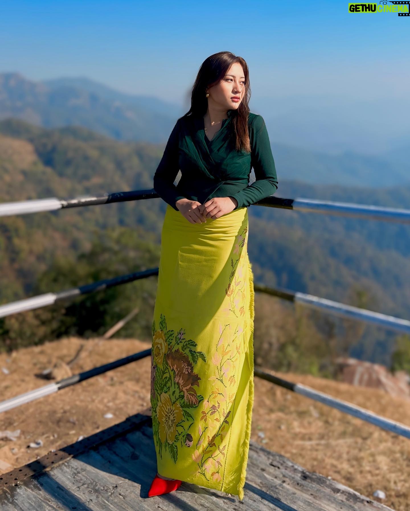 Rosangpuii Ralte Instagram - Puan : @zamzo_handloom 🥰 Top : @abbacy_official 🥰