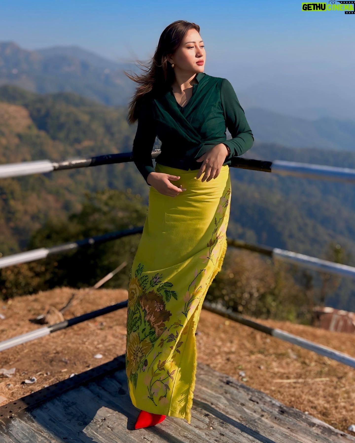 Rosangpuii Ralte Instagram - Puan : @zamzo_handloom 🥰 Top : @abbacy_official 🥰