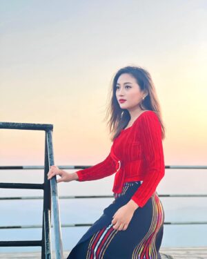 Rosangpuii Ralte Instagram - ♥️
Top: @abbacy_official
Min rawn zawt tel sup sup siaa- ka hmui hnawih hi RINI HLONDO X BECKY ZOTE-shades 5 aww mawi turu💄💄