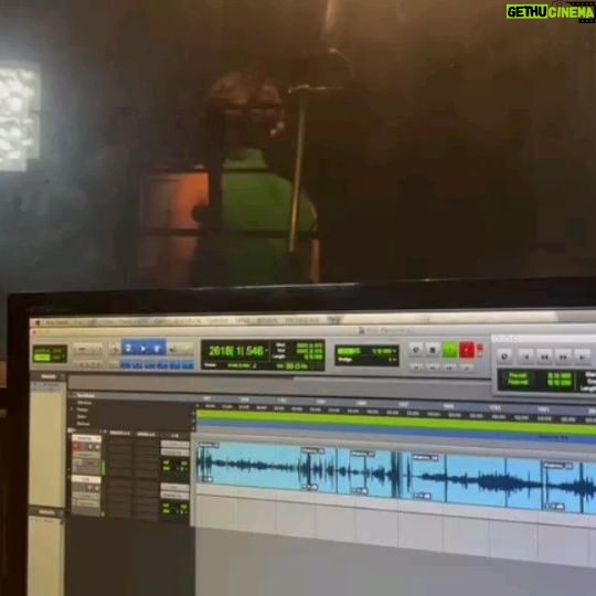 Rosanne Mulholland Instagram - Ano que vem faço minha estreia na Radio Filmes do Impossível. Primeiramente, como roteirista da história PENUMBRA, protagonizada por @julianadidone . Em seguida, como atriz, na história ALARME, de @jose_eduardo_belmonte , que é também diretor e criador desse projeto, além de meu amigo e diretor preferido. Quem ainda nâo conhece, são pequenos filmes sonoros para a imaginação. Já tem episódios de duas histórias disponíveis no Spotfi e no Deezer - @filmesdoimpossivel ✨️