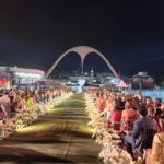 Rosanne Mulholland Instagram - Sobre esse casamento que abalou o Rio de Janeiro, sobre amor, sobre sonhos, sobre parceria.... sobre Carol e Frederico. Desejo todas as felicidades, força, sabedoria e crescimento nesse amor que está só começando. Cuidem-se! Que seja leve e que seja lindo!!! ❤️ Vestido: @dgaia Beleza: @makegonzovivi Styling: @garandrastyle