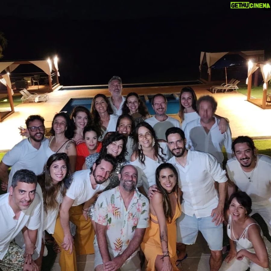Rosanne Mulholland Instagram - Quando a gente perde o timing, faz o que? Um belo #tbt 😁 Não podia deixar de postar esse grupo lindo com quem passei a virada. Obrigada pela companhia, o afeto e a alegria, amigos! 🥂