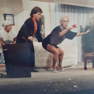 Rosario Prieto Instagram - #TBT Para dar la bienvenida a Victor Camara por su regreso a las tablas en Venezuela. Foto. Obra Uno para tres
@teatrochacaito @victorcamaraoficial 
@bettyhass .año 1.991