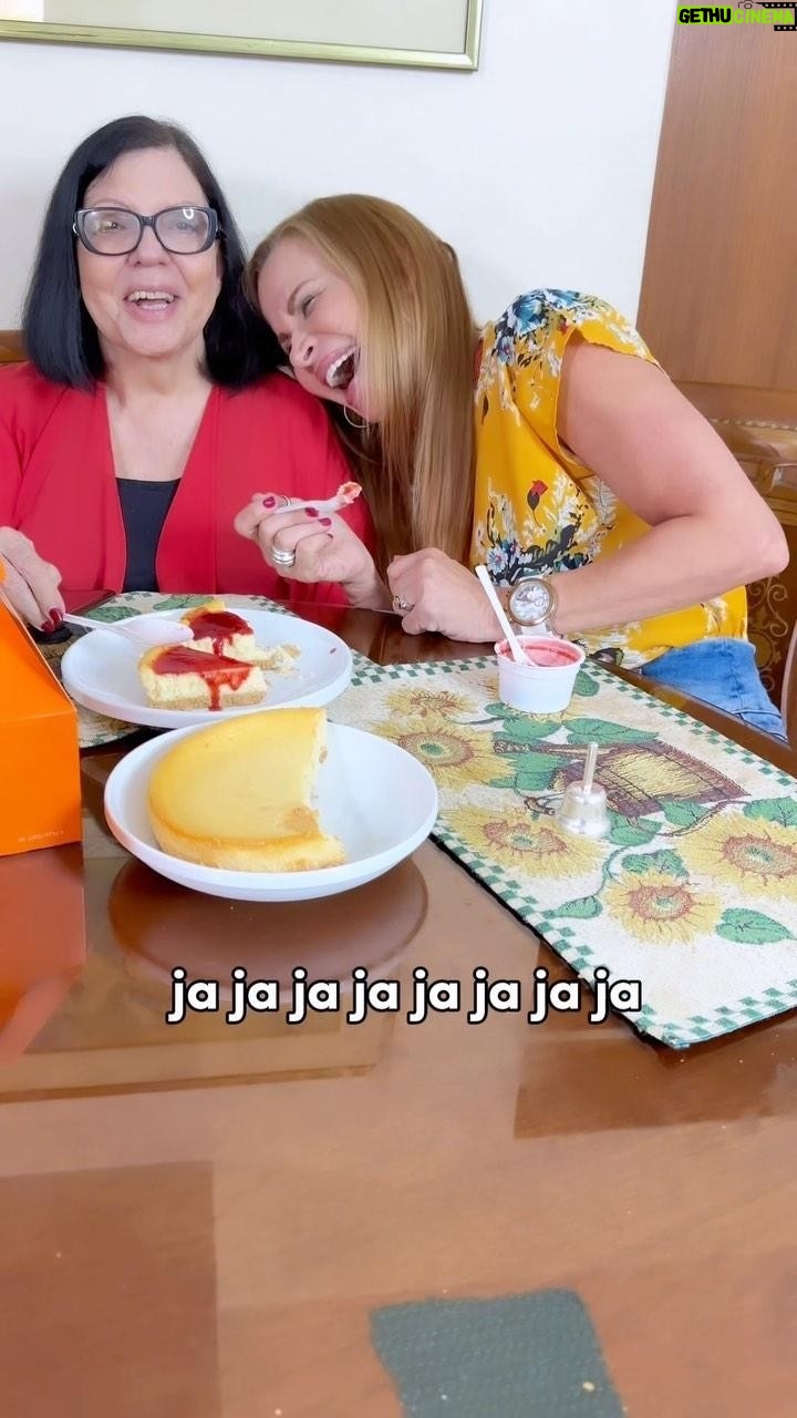 Rosario Prieto - 3.5K Likes - Cuéntame Rosario con @rosarioprietop
.
Colos hoy nuestro #domingodedominguez será muy especial, me fui a la casa de nuestra gran actriz @rosarioprietop mi madre de la televisión 📺 ..
Donde aparte de compartir la mesa con nuestro aliado @arturosdeverdad empezamos una sesión donde nos cuenta historias de su época en la televisión y sabremos de muchos artistas..
.
No se pierdan este segmento hoy Colos donde hablaremos un poco de cómo era Doña Amalia Pérez Díaz.
.
Déjame tu comentario los leo
…
..
#desayuno #actriz #historias #lacoloquialdevenezuela #rosario
…
