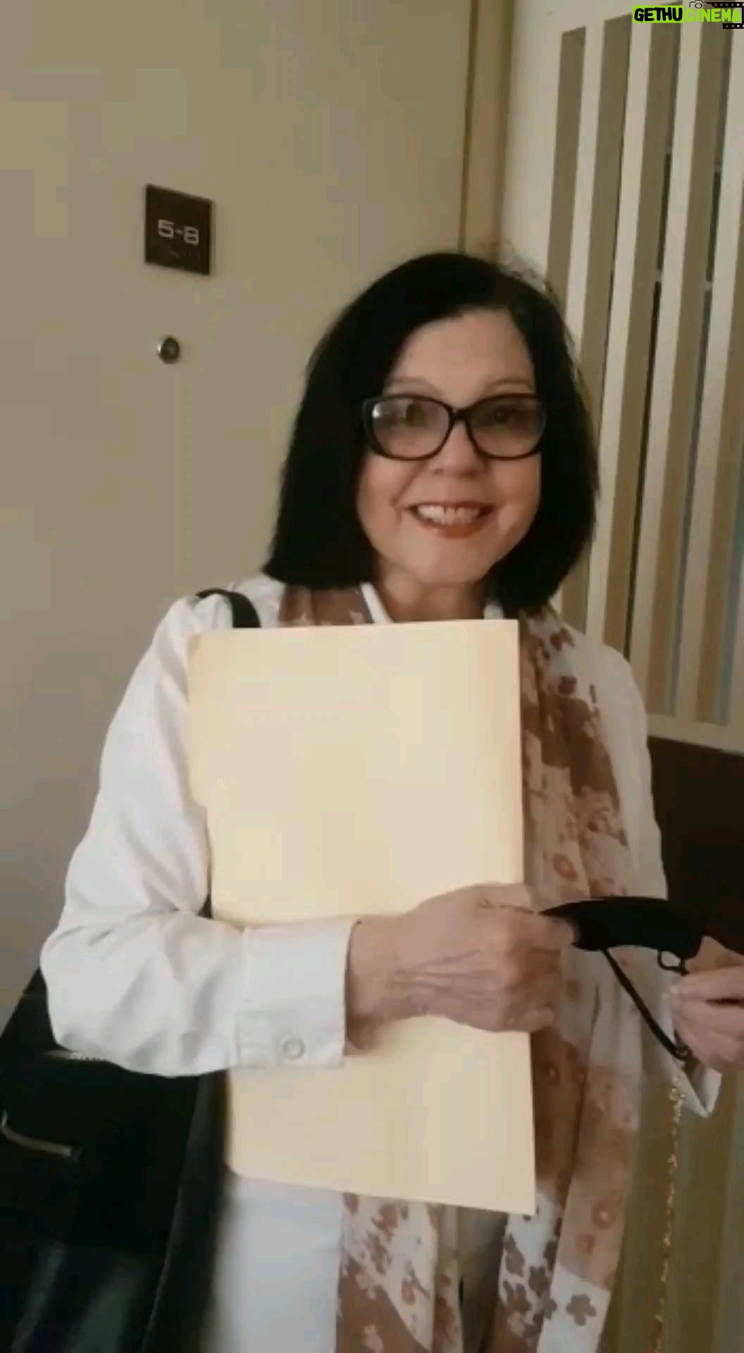 Rosario Prieto - 1.6K Likes - Volvemos @carmenjuliaalvarez y yo a partir de este 5 de marzo, sábados y domingos a las 5pm en el @cculturalbod con nuestra obra "Sin Fecha De Vencimiento" una pieza escrita por Carmen Julia, dirigida por @danialvarado323 y producida por @carolinatorrealba12 y @soy.ramses
¡No sé la pueden perder! Adquieran sus entradas en @ticketmundo_ve