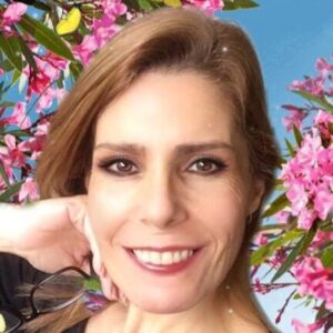 Rosario Prieto Instagram - Mi # Ayer fué tu día de Cumpleaños pero quien lo celebra soy yo, una hija como tú es un gran regalo de Dios. Gracias por tu dedicación, por tu compañía. Maria Eugenia y  tú dos hijas maravillosas