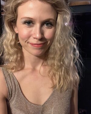 Rose Reynolds Instagram - Happy New Year! ⭐️🙏💛