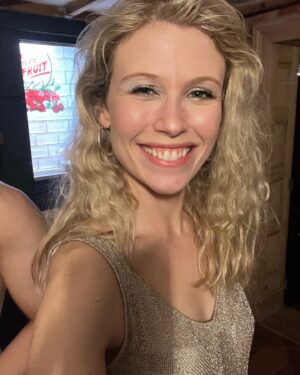 Rose Reynolds Instagram - Happy New Year! ⭐️🙏💛