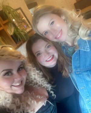 Rose Reynolds Instagram - My girls. 💙