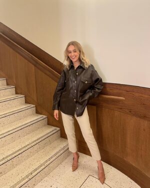 Rose Ayling-Ellis Instagram - This morning, I put a coat on, and this afternoon, I'm sweating. Last week I wore a summer dress, in the afternoon I'm soaked in the rain.
I love this looks! Perfect for this confusing season time. Stay safe everyone. ☀️☔🍃