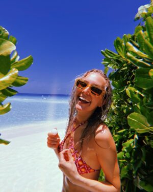 Rose Ayling-Ellis Instagram - Wow this place is pure relaxation and full of nature. I saw wild turtle for the first time. Feeling very appreciative of what this planet is giving to us. 🌏

@thestandardmaldives 
@thestandard 
@trendingtravel.co.uk