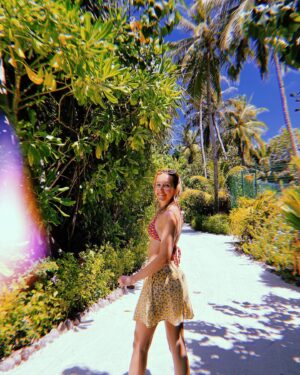 Rose Ayling-Ellis Instagram - Wow this place is pure relaxation and full of nature. I saw wild turtle for the first time. Feeling very appreciative of what this planet is giving to us. 🌏

@thestandardmaldives 
@thestandard 
@trendingtravel.co.uk