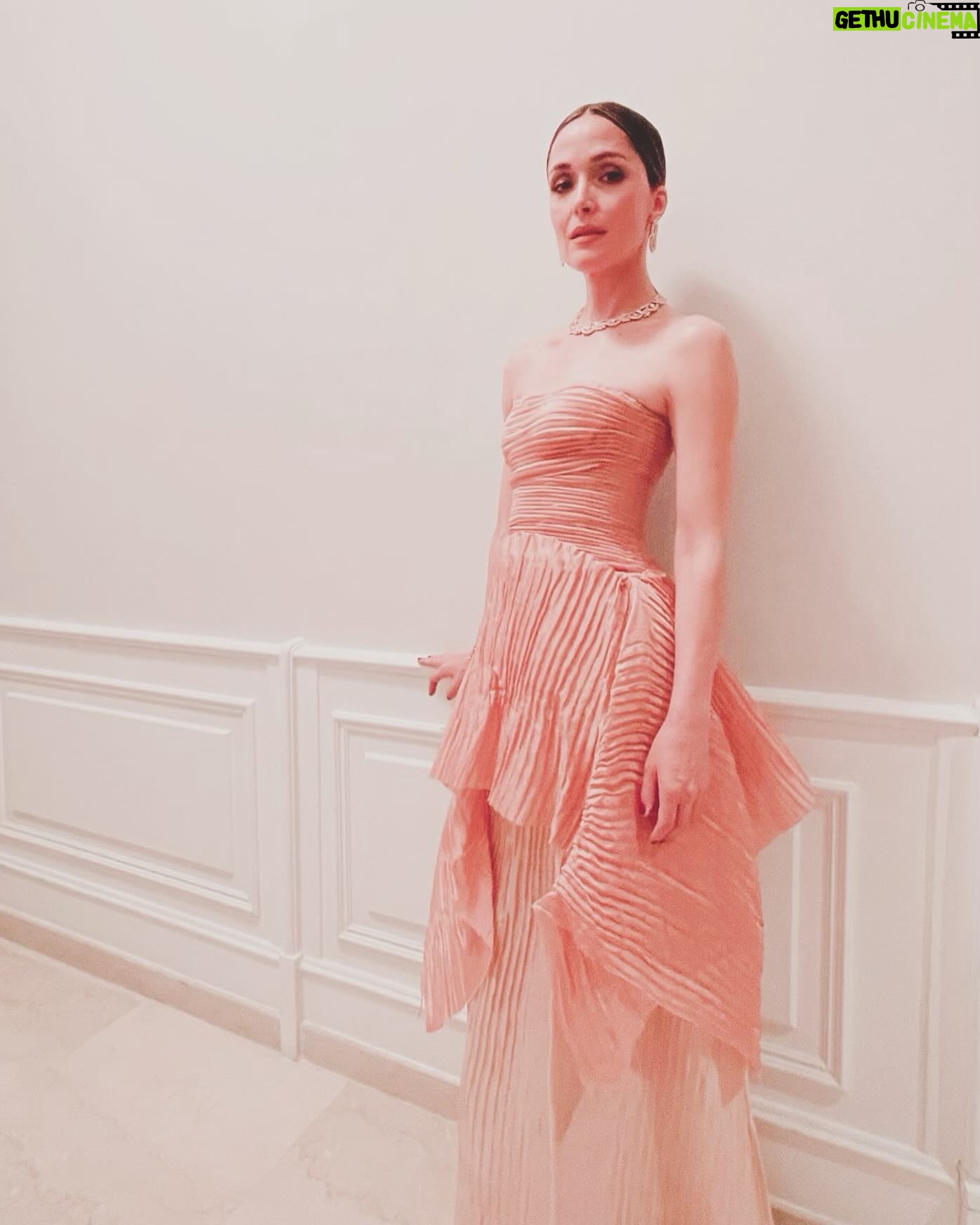 Rose Byrne - 17.1K Likes - 💖grazie💖
@bvlgari
@wendyrowe
@francogobbihair
@bethfenton_
@prabalgurung