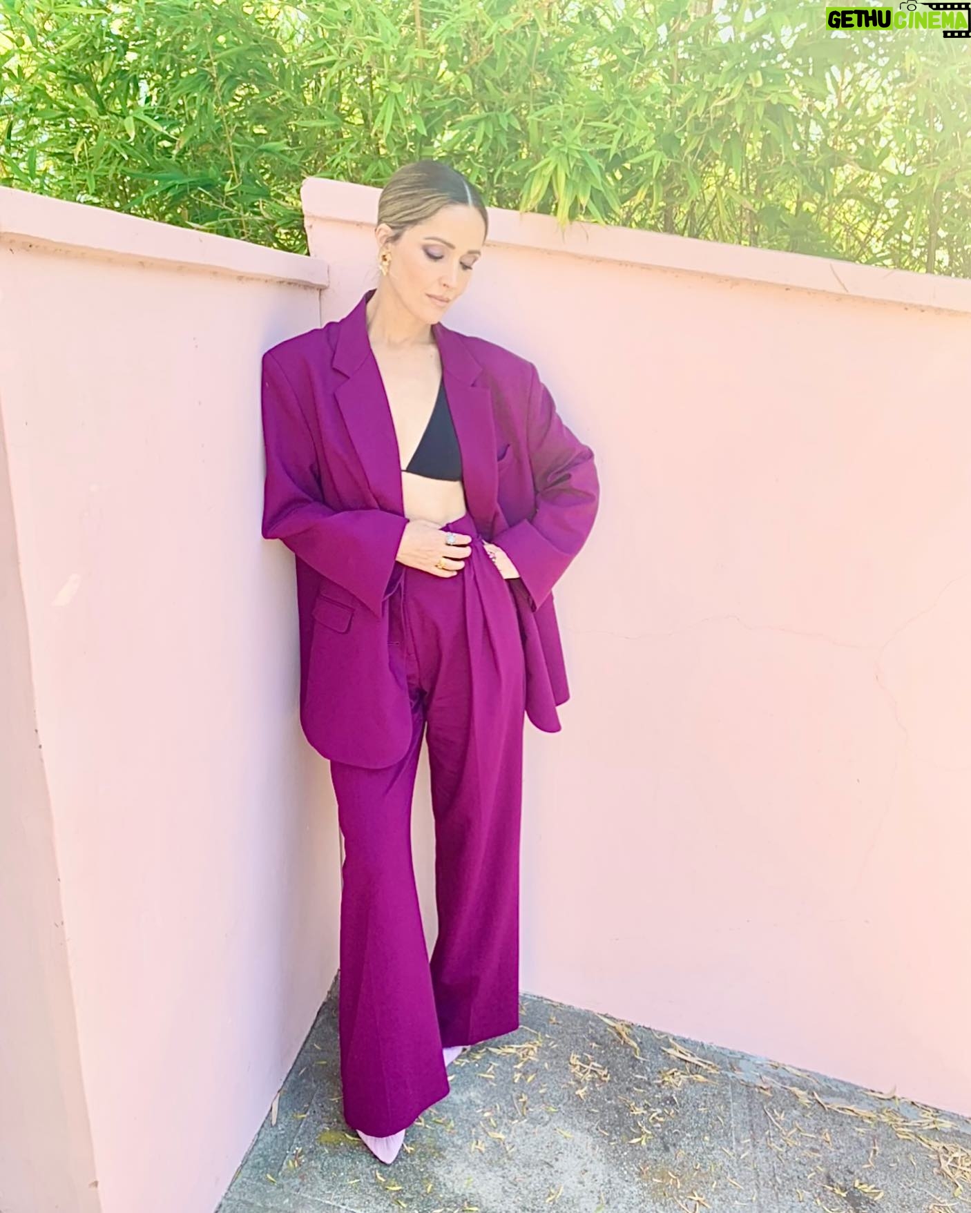 Rose Byrne - 17.2K Likes - 💜S💜U💜I💜T💜S💜