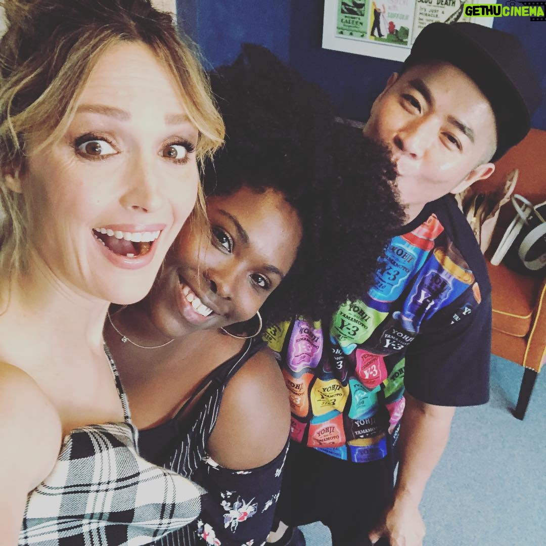 Rose Byrne Instagram - these cuties π make up hair dream team ππΌπ―