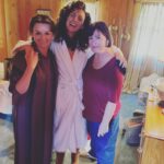 Rose Byrne Instagram - 💚when one of your oldest friends plays your therapist it can only be the most F 💚U 💚N 💚@therealalisonwright crushes it in the magical episode 9 of #physical @appletvplus 💚 streaming now