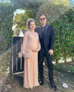 Rose McIver Instagram - Mum and dad went out ❤️ Huge congrats to Anatomy of a Fall, it was an honor to present Justine Triet the much deserved win! ❤️ @goldenglobes @cbstv