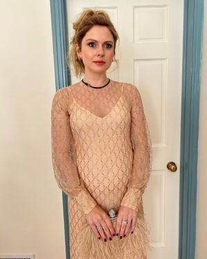 Rose McIver Instagram - Mum and dad went out ❤️ Huge congrats to Anatomy of a Fall, it was an honor to present Justine Triet the much deserved win! ❤️ @goldenglobes @cbstv