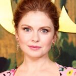 Rose McIver Instagram – 👗 @josephcassell1 💄 @kathyjeung 💇🏼‍♀️ @nikkiprovidence 💐 @jeffleatham