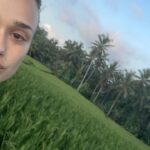 Rose Williams Instagram - ⚡️ 👑@erykahbadu ⚡️🪲♥️🔊 thank you priestess erykah for the super sonics and reminders. My third trip to the sacred vortex that is Bali. Bali, beautiful Balinese people and the island's exquisite nature and ancient practices deserve the utmost respect and protection. This island has a way to accelerate karma lessons messages destiny and truly fast track connection to the heart. Grateful to the land, the elements, and my darling friends at @sweetorangewarung 🌏🌊⚡️🌞🪷🧿