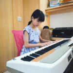 Rose Yu Instagram - 明天期中考，今天一樣繼續練一下鋼琴 😊